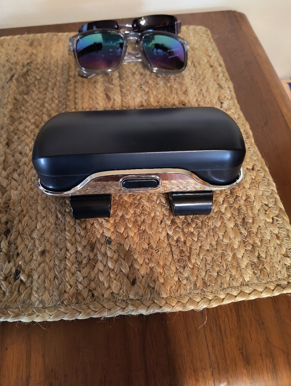 Car visor sunglass holder